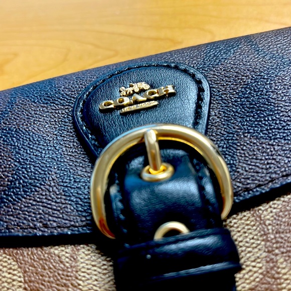 Coach Logo Wallet - Picture 2 of 4